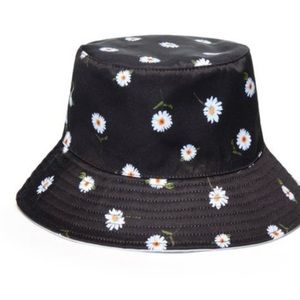 NWT Alice + Olivia Reversible Bucket Hat